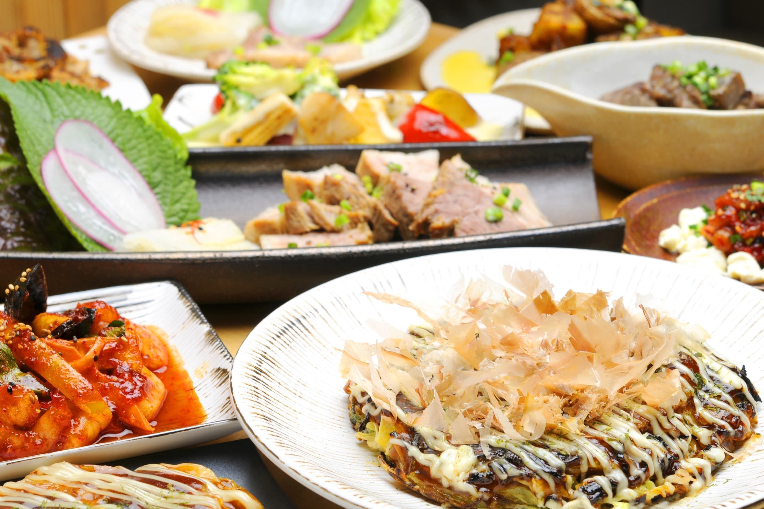 韓国惣菜のテーブル写真